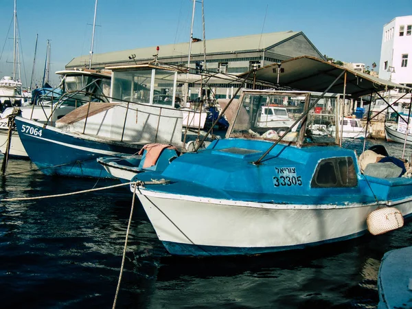 2018 日テル市イスラエル テルアビブ古いヤッファの釣りボートのビュー ポート 午後にテル アビブの南部に位置する世界で最も古い知られている港の一つ — ストック写真
