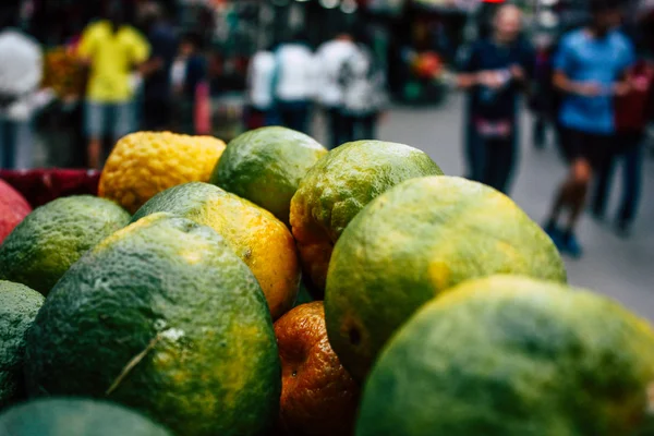 加德满都尼泊尔2018年10月27日在加德满都市场出售的各种水果的特写镜头 — 图库照片