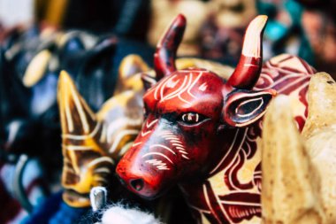 Katmandu Nepal 29 Ekim 2018 Closeup, dekoratif objeler sabah Katmandu Thamel Street bir Hatıra Eşyası dükkanında satılan Nepal