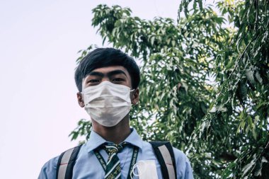 : Lumbini Nepal 2 Kasım 2018 Kutsal buda Bahçe ziyaret bilinmeyenli gençler görüntülemek, yer nereye öğleden sonra Lumbini içinde tarihi Buda