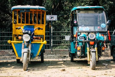: Lumbini Nepal 3 Kasım 2018 bir çekçek görünümünü öğleden sonra: Lumbini Buda bahçede giriş yakınındaki Park