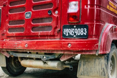 : Lumbini Nepal 3 Kasım 2018 bir çekçek Closeup öğleden sonra: Lumbini Buda bahçede girişte Park
