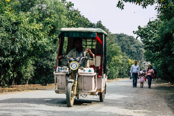 Lumbini Nepal Noviembre 2018 Vista Rickshaw Llevando Peregrinos Desconocidos Buddha — Foto de Stock