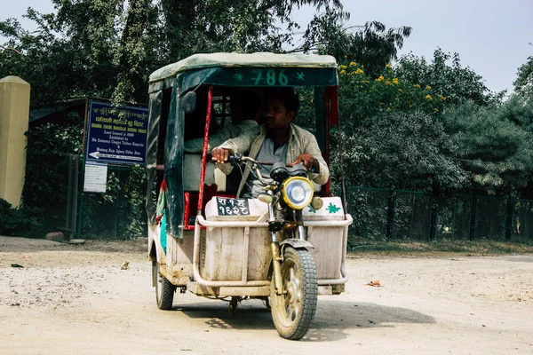 Lumbini Nepal Noviembre 2018 Vista Rickshaw Llevando Peregrinos Desconocidos Buddha — Foto de Stock