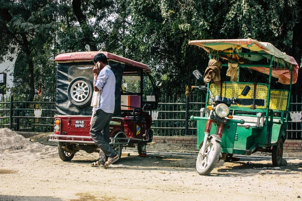 Lumbini Nepal Novembro 2018 Vista Riquixá Estacionado Perto Entrada Jardim — Fotografia de Stock