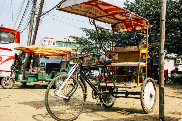 Nepal Lumbini Listopada 2018 Widok Rikszy Zaparkowane Pobliżu Wejścia Ogród — Zdjęcie stockowe