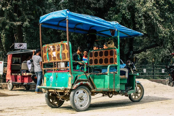Lumbini Nepal Noviembre 2018 Vista Rickshaw Estacionado Cerca Entrada Del —  Fotos de Stock