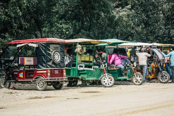 Lumbini Nepal Noviembre 2018 Vista Rickshaw Estacionado Cerca Entrada Del —  Fotos de Stock