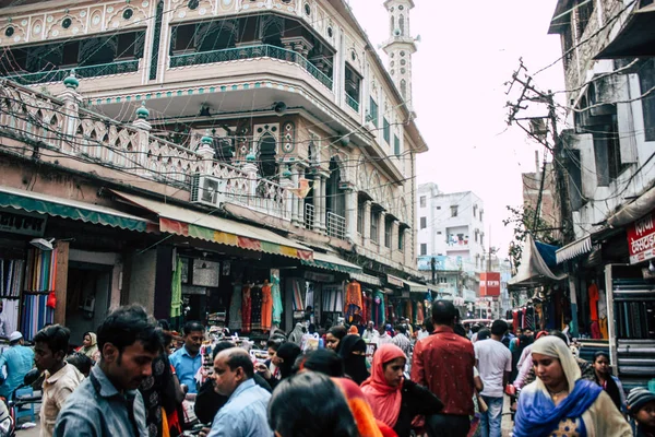 Varanasi Indiach Listopada 2018 Widok Ludzi Niewiadomych Chodzenie Bazarze Arabskiej — Zdjęcie stockowe