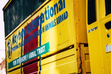 Varanasi Hindistan 8 Kasım 2018 görünümünü bir hayvan ambulans Park Varanasi sokaklarında öğleden sonra