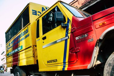 Varanasi Hindistan 8 Kasım 2018 görünümünü bir hayvan ambulans Park Varanasi sokaklarında öğleden sonra