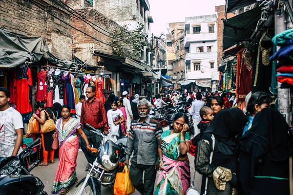 Varanasi Índia Novembro 2018 Vista Pessoas Desconhecidas Andando Bazar Distrito — Fotografia de Stock