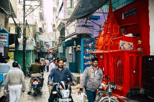 Varanasi Indiach Listopada 2018 Widok Tradycyjny Wąskiej Uliczce Starego Miasta — Zdjęcie stockowe