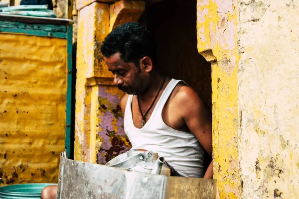 Varanasi Índia Novembro 2018 Vista Povo Desconhecido Vendendo Chai Uma — Fotografia de Stock