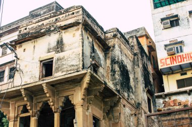 Varanasi Hindistan 10 Kasım 2018 binanın görünümü bulunan Varanasi açık ghats Ganj Nehri öğleden sonra