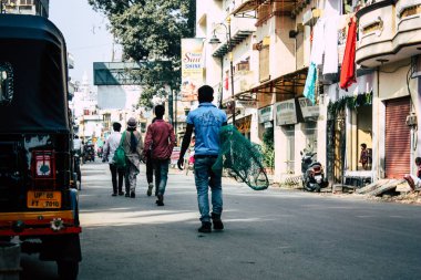 Varanasi Hindistan 8 Kasım 2018 görünümünü bir hayvan ambulans Park Varanasi sokaklarında öğleden sonra