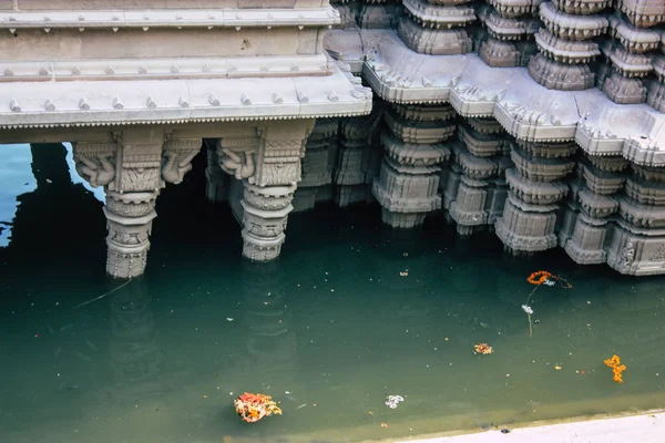 Varanasi Hindistan Kasım Görünümü Bir Tapınağın Varanasi Ghats Ganj Nehri — Stok fotoğraf