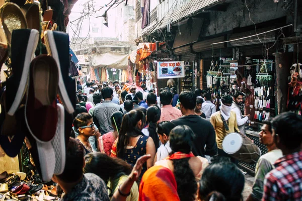 Varanasi India November 2018 Weergave Van Onbekenden Mensen Lopen Bazaar — Stockfoto