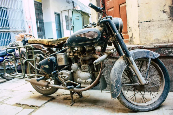 Varanasi India Noviembre 2018 Primer Plano Una Vieja Motocicleta Royal — Foto de Stock