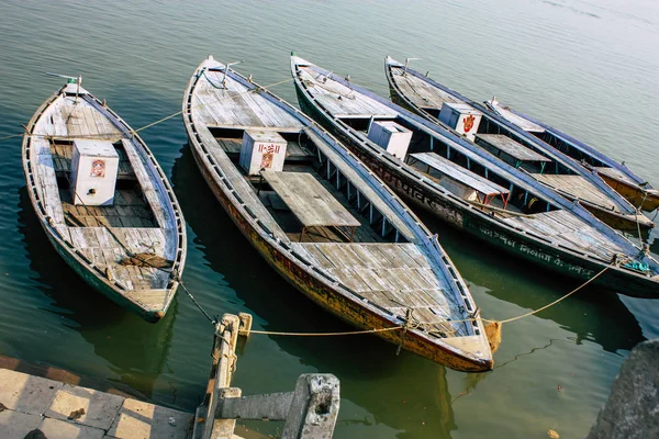 Varanasi India Noviembre 2018 Vista Barcos Indios Estacionados Río Ganga — Foto de Stock