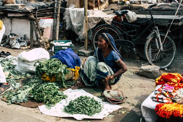 Varanasi India November 2018 Bekijken Van Onbekende Indiase Verkoper Markt — Stockfoto