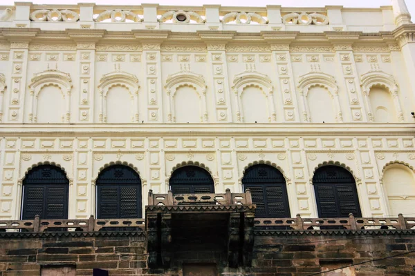 Varanasi India Noviembre 2018 Vista Del Edificio Ubicado Los Ghats —  Fotos de Stock