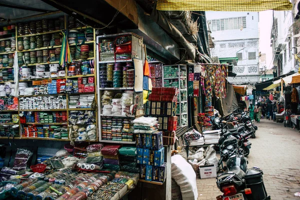 Varanasi Índia Novembro 2018 Vista Pessoas Desconhecidas Andando Bazar Distrito — Fotografia de Stock