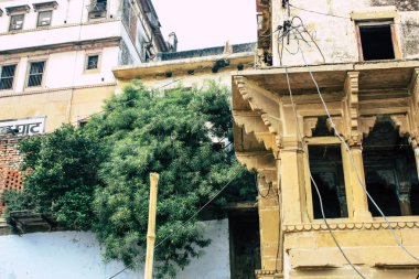 Varanasi Hindistan 10 Kasım, binanın görünümünü Varanasi açık ghats Ganj Nehri öğleden sonra bulunan