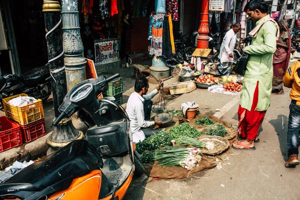 Varanasi India Novembre 2018 Veduta Venditore Indiano Sconosciuto Mercato Delle — Foto Stock