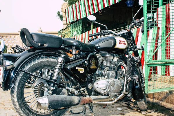 Varanasi India Noviembre 2018 Primer Plano Una Motocicleta Clásica Royal —  Fotos de Stock