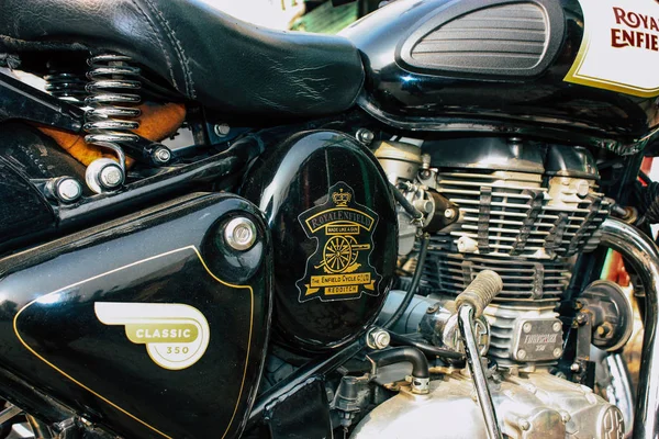 Varanasi India November 2018 Closeup Classic Royal Enfield Motorcycle Parked — Stock Photo, Image