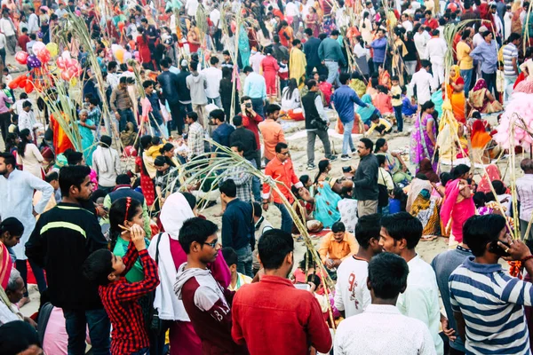 Varanasi India Novembre 2018 Veduta Indiani Sconosciuti Che Prestano Attenzione — Foto Stock