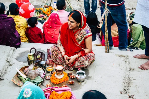 Varanasi India Noviembre 2018 Vista Las Incógnitas Indios Atentos Celebrando —  Fotos de Stock