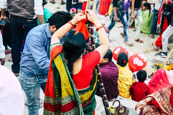 Varanasi India Novembre 2018 Veduta Indiani Sconosciuti Che Prestano Attenzione — Foto Stock