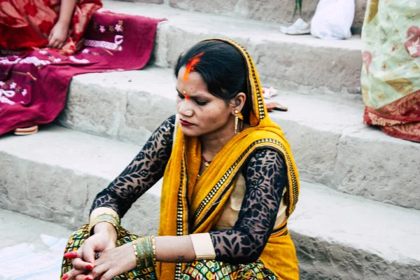Varanasi India Noviembre 2018 Vista Las Incógnitas Indios Atentos Celebrando —  Fotos de Stock