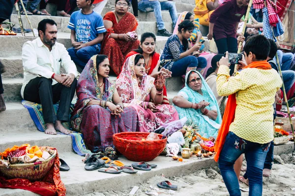 Varanasi Hindistan Kasım 2018 Bilinmeyenli Kızılderililer Insanlar Attenting Kutluyor Dev — Stok fotoğraf