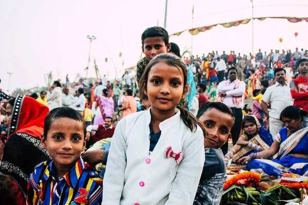 Varanasi India November 2018 Ban Kilátás Ismeretlen Indiánok Emberek Attenting — Stock Fotó