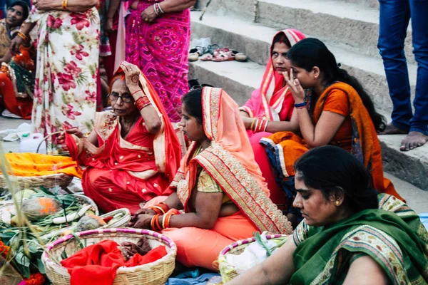 Varanasi India Noviembre 2018 Vista Las Incógnitas Indios Atentos Celebrando — Foto de Stock