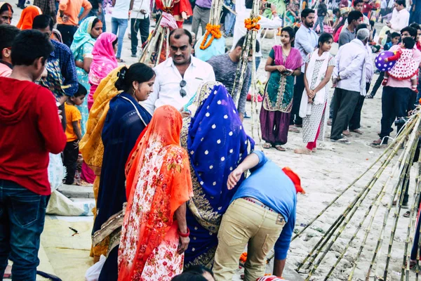 Varanasi India Noviembre 2018 Vista Las Incógnitas Indios Atentos Celebrando — Foto de Stock