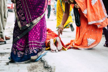 Varanasi Hindistan 11 Kasım 2018 bilinmeyenli Kızılderililer insanlar attenting ve kutluyor Dev Deepavali görünümünü öğleden sonra Ganj Nehri kıyısında