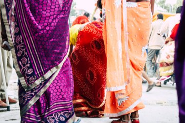 Varanasi Hindistan 11 Kasım 2018 bilinmeyenli Kızılderililer insanlar attenting ve kutluyor Dev Deepavali görünümünü öğleden sonra Ganj Nehri kıyısında