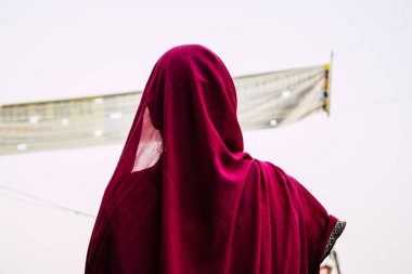 Varanasi Hindistan 11 Kasım 2018 bilinmeyenli Kızılderililer insanlar attenting ve kutluyor Dev Deepavali görünümünü öğleden sonra Ganj Nehri kıyısında