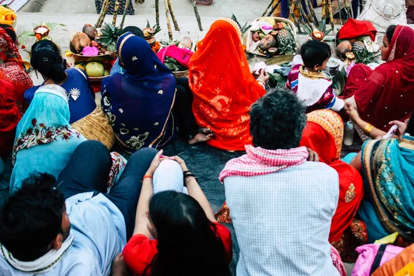 Varanasi India Noviembre 2018 Vista Las Incógnitas Indios Atentos Celebrando — Foto de Stock