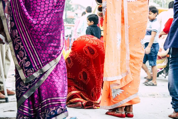 バラナシ インド 2018 日午後にガンジス川のほとりに未知数のインディアン人担当と祝う Dev ディーパバリのビュー — ストック写真