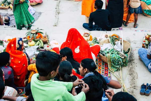 Varanasi India Novembre 2018 Veduta Indiani Sconosciuti Che Assistono Celebrano — Foto Stock