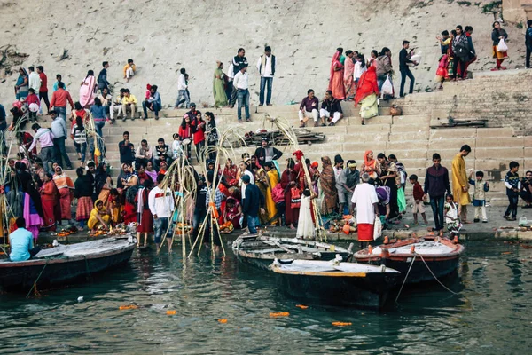 Varanasi India Novembre 2018 Veduta Indiani Sconosciuti Che Assistono Celebrano — Foto Stock