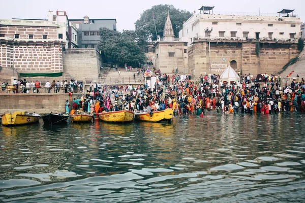 Varanasi Indie Listopada 2018 Widok Niewiadomych Indian Osób Uczestniczy Świętować — Zdjęcie stockowe