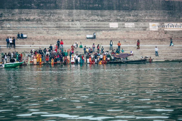 Varanasi Indie Listopadu 2018 Pohled Neznámých Indiánů Lidé Navštěvují Slaví — Stock fotografie