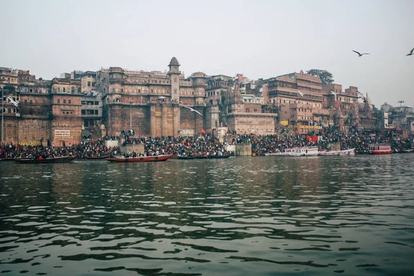 Varanasi India Novembre 2018 Veduta Indiani Sconosciuti Che Assistono Celebrano — Foto Stock