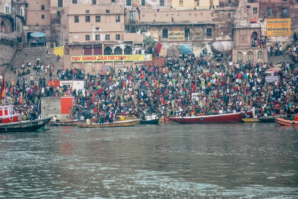 Varanasi India Novembre 2018 Veduta Indiani Sconosciuti Che Assistono Celebrano — Foto Stock